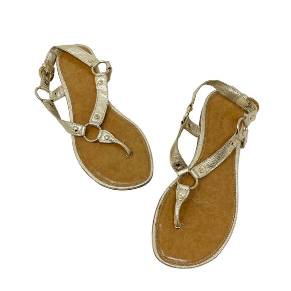 Nine West 6 Gold Thong Flat Sandals Faux Leather Gold Hardware Buckle Closure - Picture 1 of 12